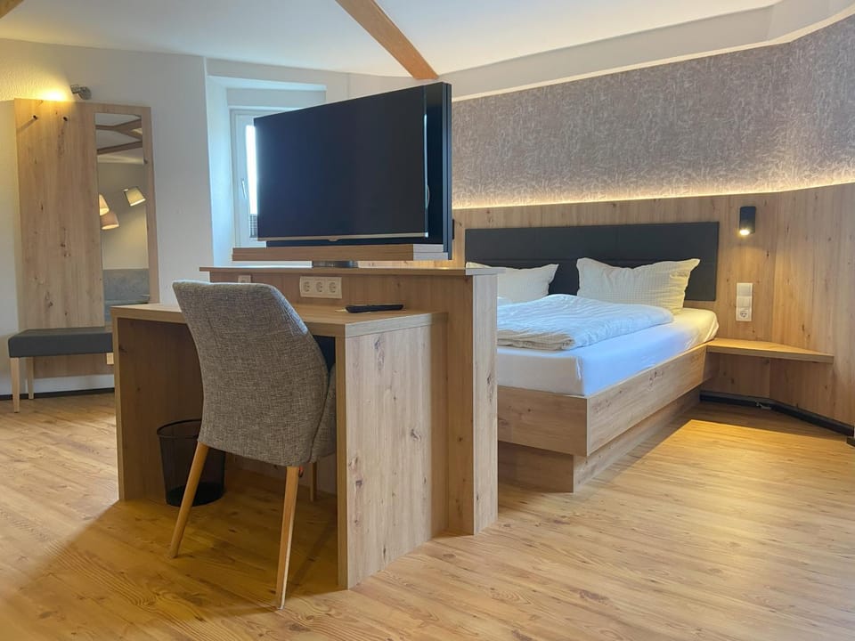 TV and multimedia, Photo of the whole room, Bedroom