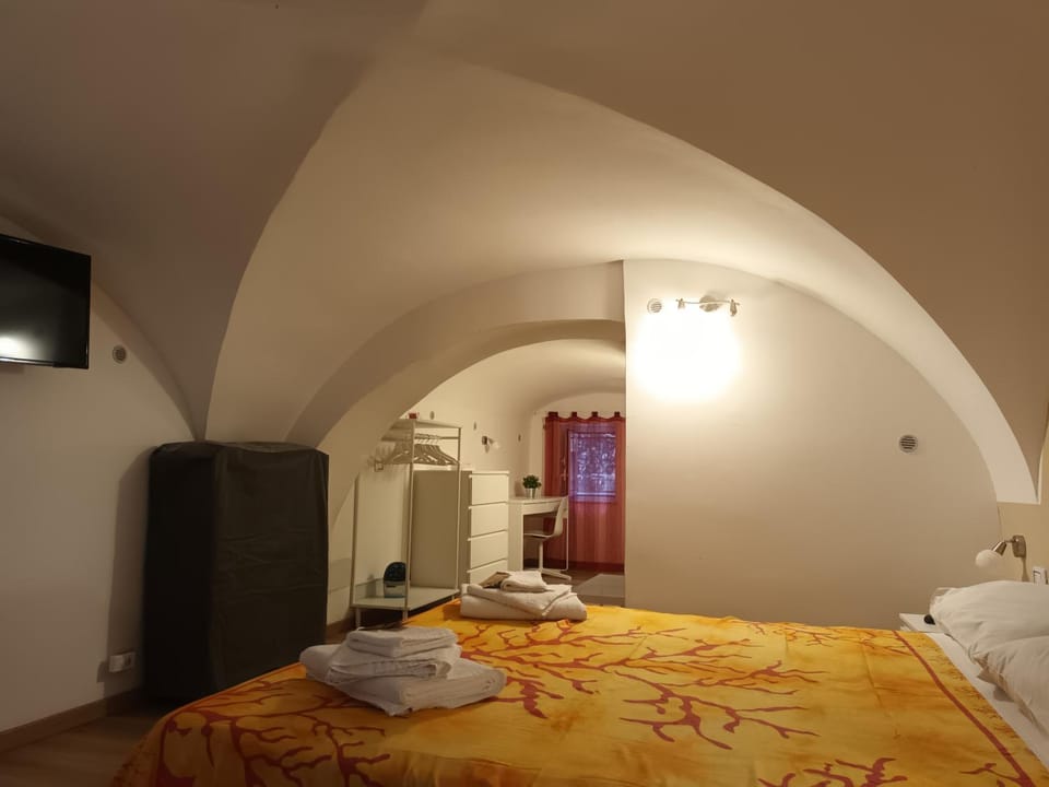 TV and multimedia, Photo of the whole room, Bedroom, towels