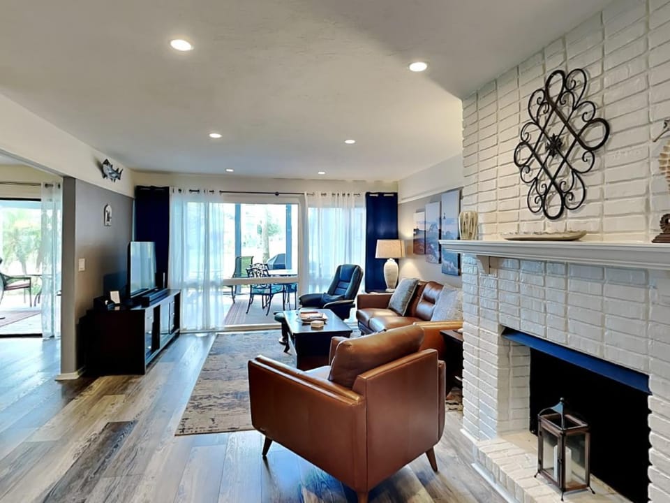TV and multimedia, Balcony/Terrace, Living room, Seating area, fireplace, furniture