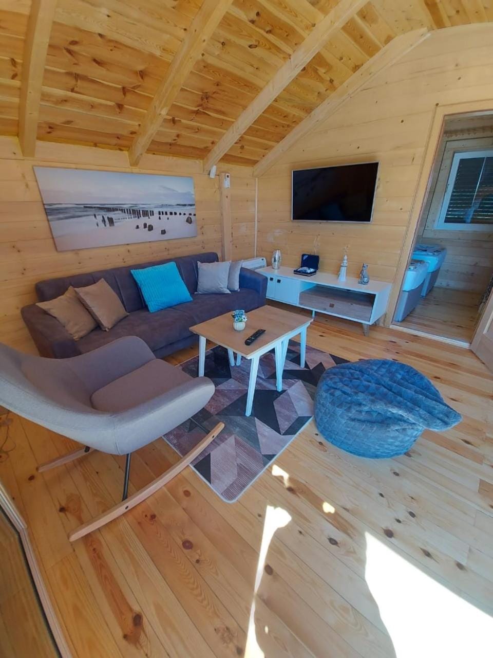 TV and multimedia, Living room, Photo of the whole room, Seating area, Family, Family