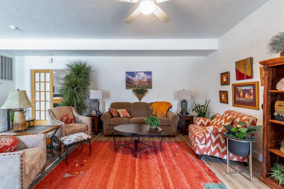 Sunny Cozy Condo Apartment in St George