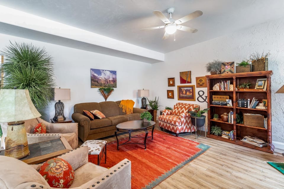 Sunny Cozy Condo Apartment in St George