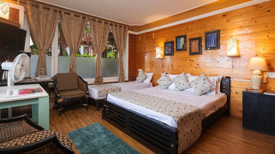 Bed, TV and multimedia, Living room, Photo of the whole room, Seating area