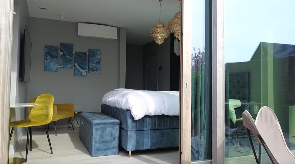 Seating area, air conditioner