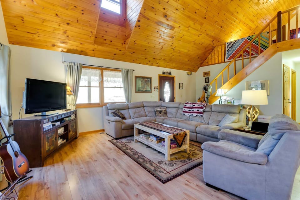 Smoky Mountain Cabin w/ Fire Pit: Hike & Fish! Cabin in Tennessee