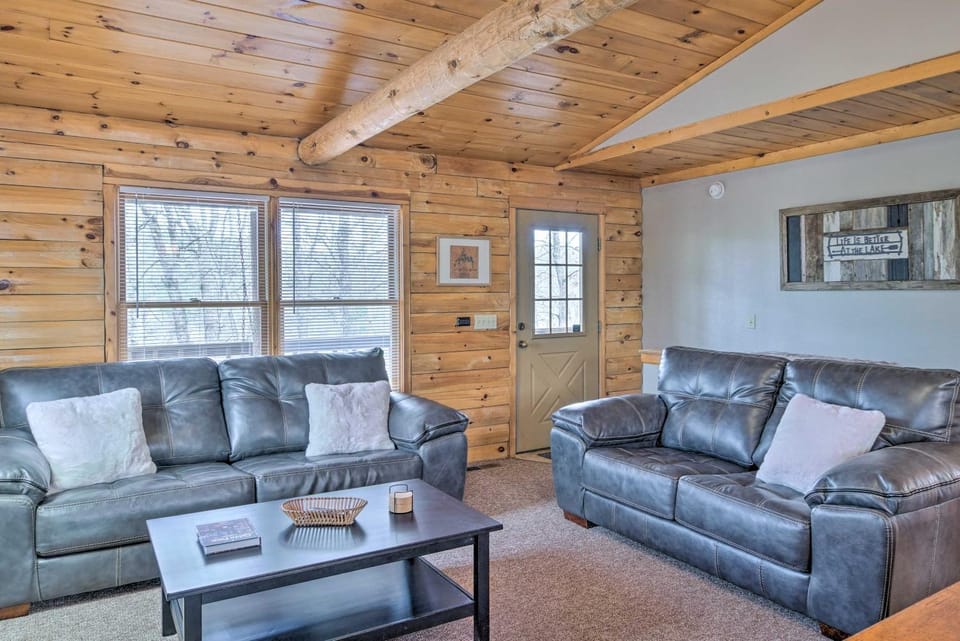 Cabin Retreat on Table Rock Lake with Fire Pit! Cabin in Shell Knob