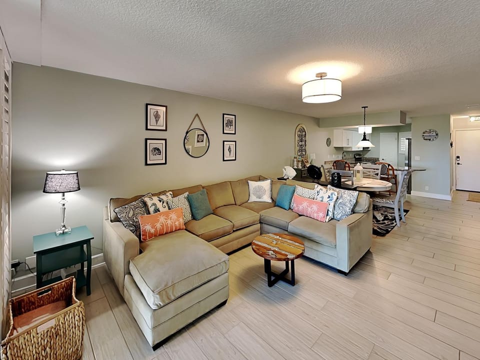 Kitchen or kitchenette, Living room, Seating area, Dining area, furniture