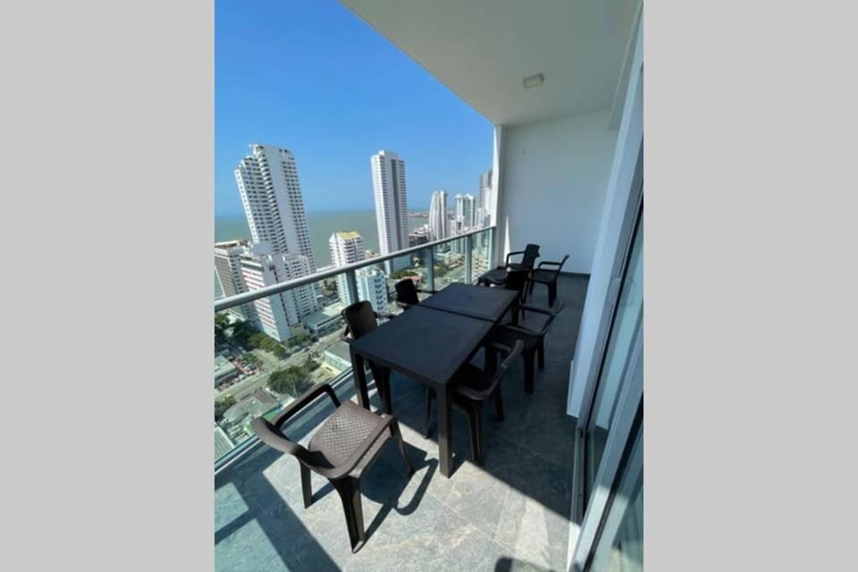 Day, View (from property/room), Balcony/Terrace, Seating area, Dining area, City view