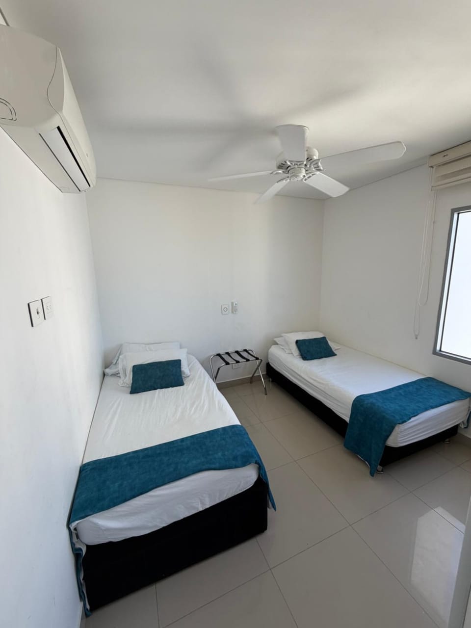 Bed, Guests, children, Family, air conditioner