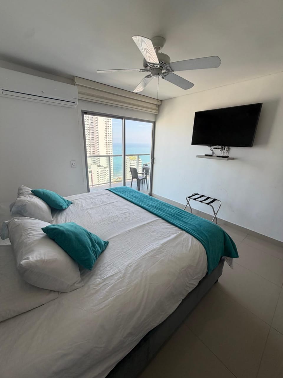 Bed, TV and multimedia, Balcony/Terrace, City view, Sea view, wedding, air conditioner