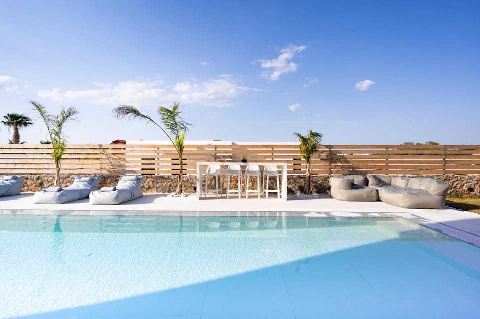 Property building, Lounge or bar, Swimming pool