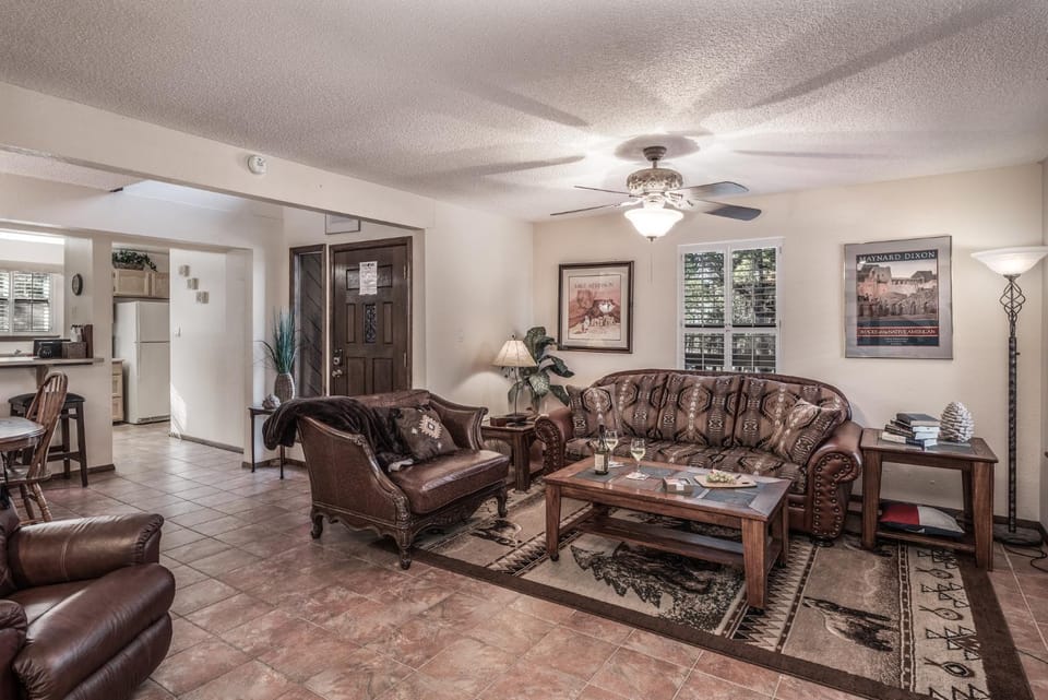 Living room, Seating area, furniture