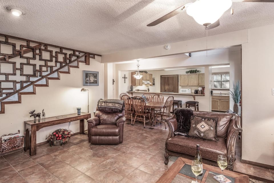 Kitchen or kitchenette, Living room, Seating area, Dining area, furniture