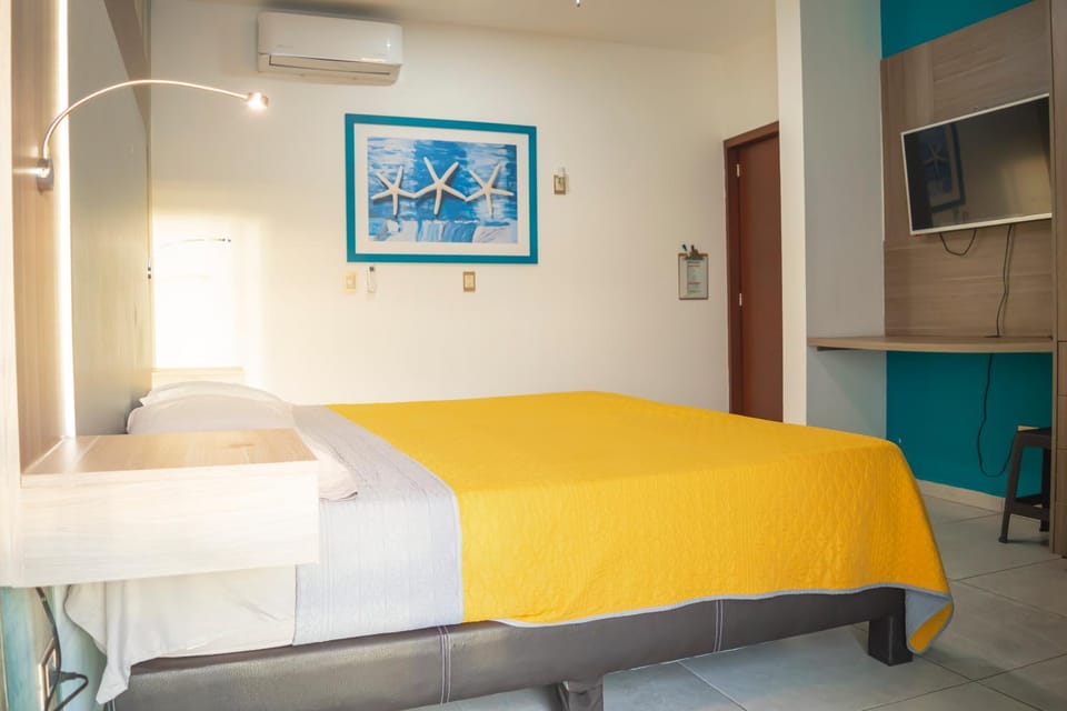 Bed, Photo of the whole room, Bedroom, air conditioner