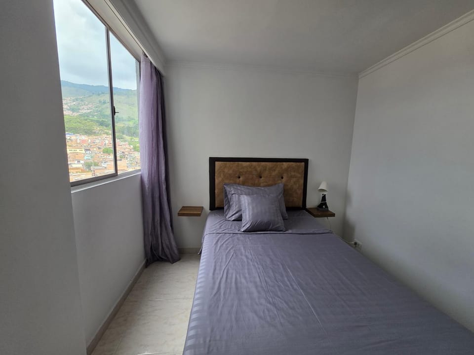 Apartamento vistas lindas cerca centro Apartment in Medellin