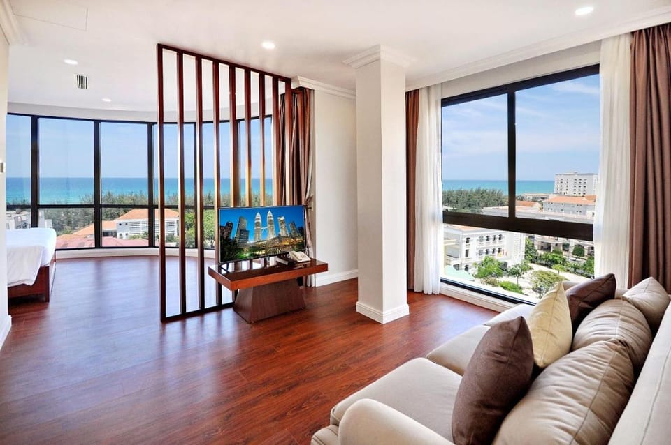 City view, Sea view
