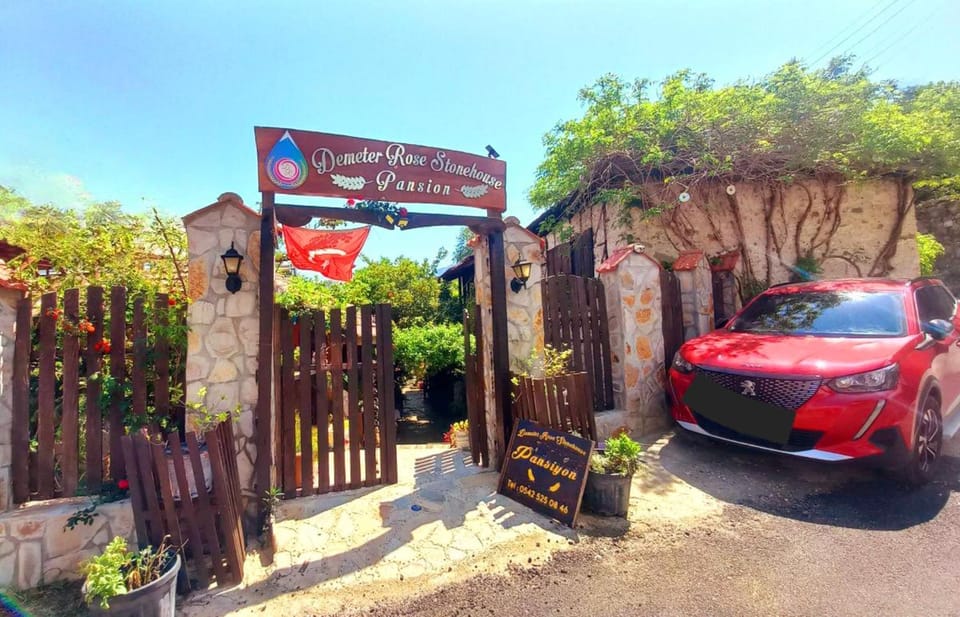Facade/entrance