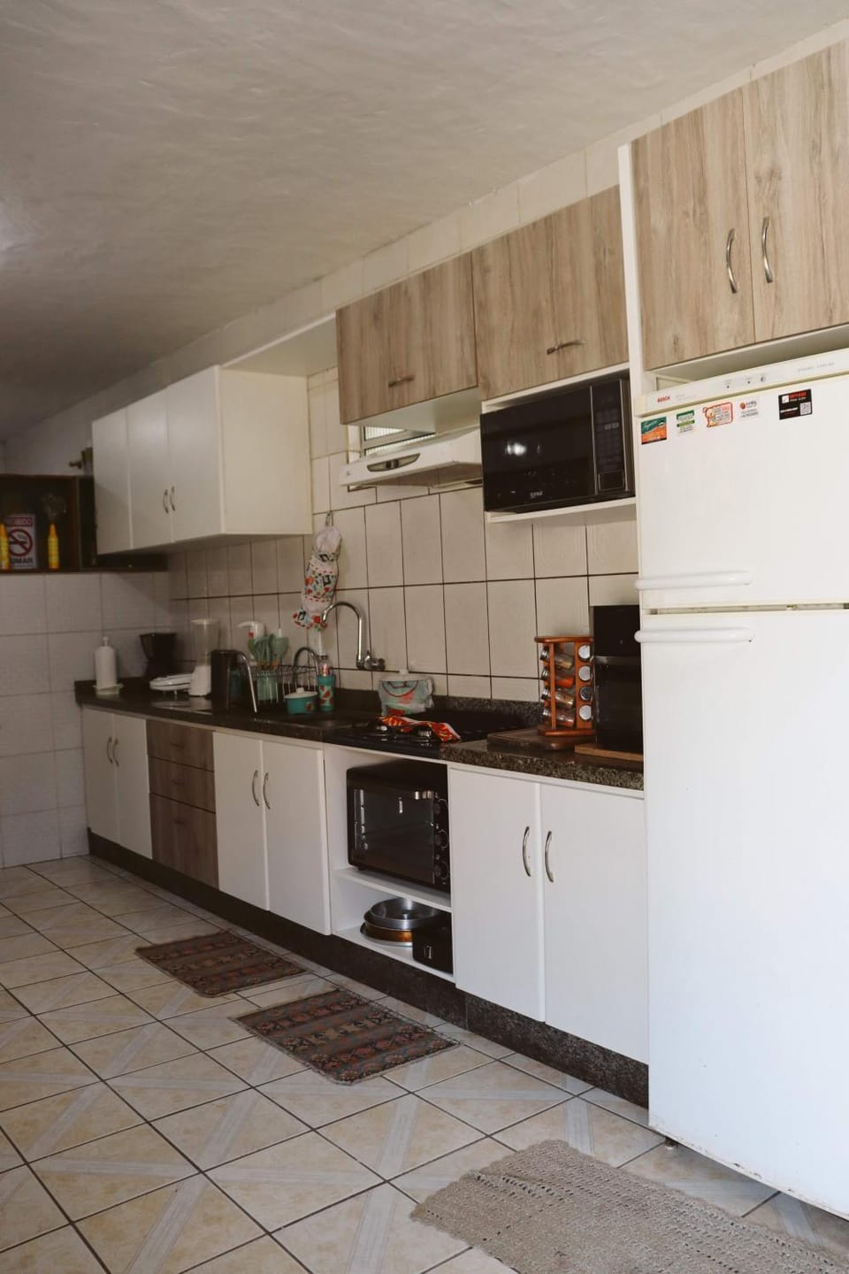 Communal lounge/ TV room, TV and multimedia, Kitchen or kitchenette, Dining area, oven, stove, kitchen