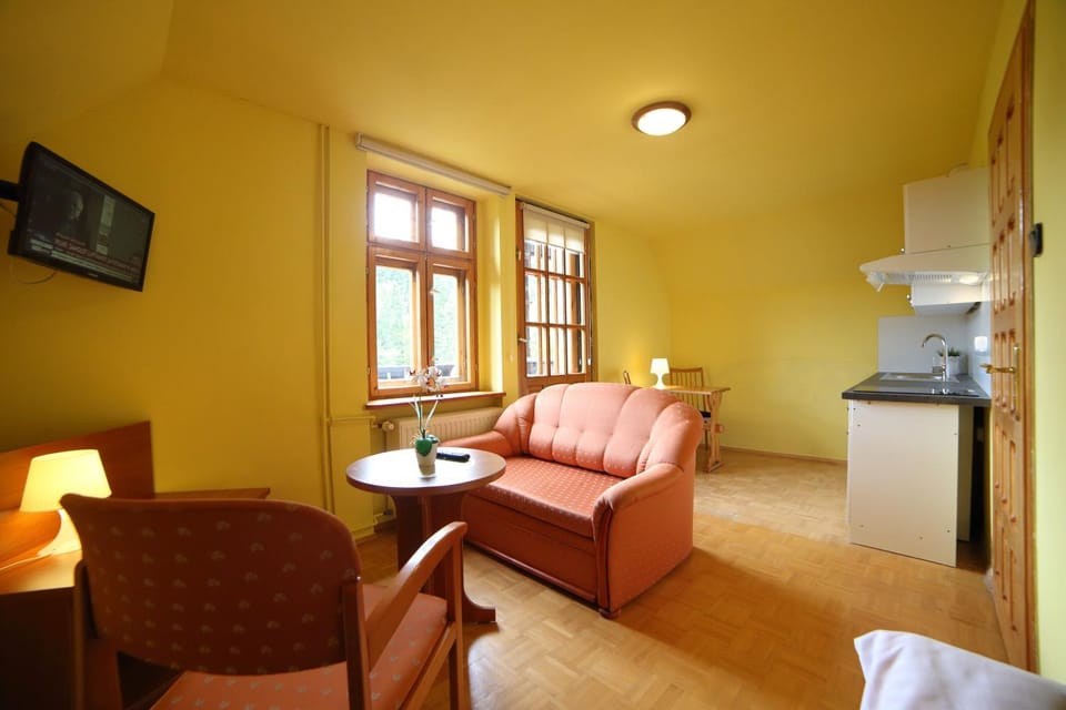 Kitchen or kitchenette, Photo of the whole room, Seating area