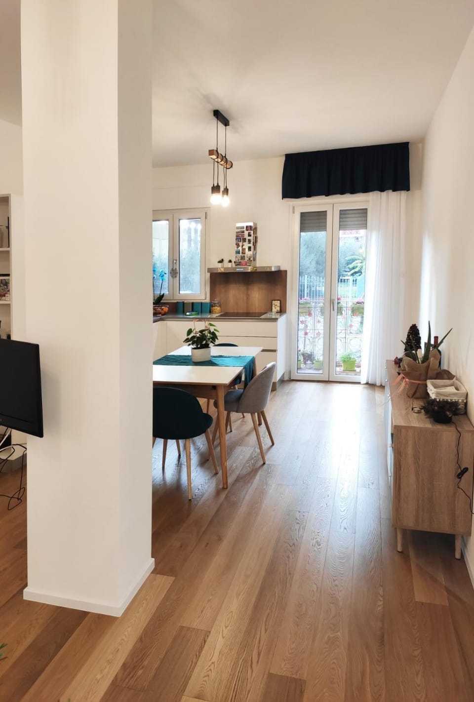 Kitchen or kitchenette, Living room, Dining area