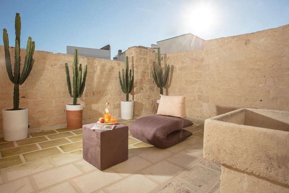 Patio, Day, Natural landscape, Living room, Seating area, sunbed, Internal: Not applicable to any particular room