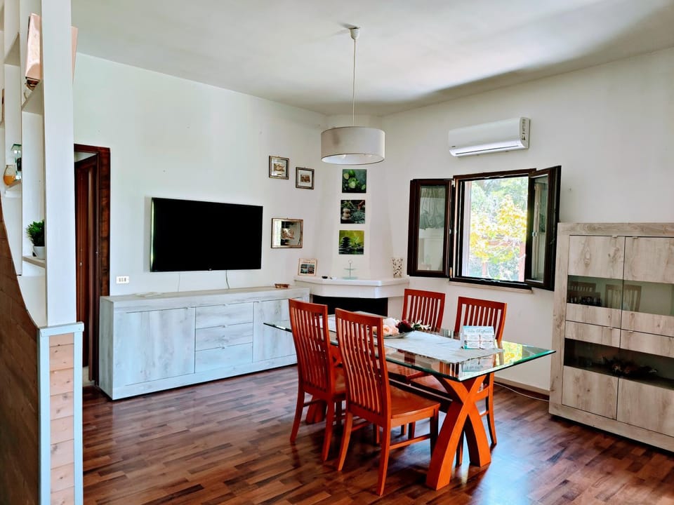 Communal lounge/ TV room, Dining area