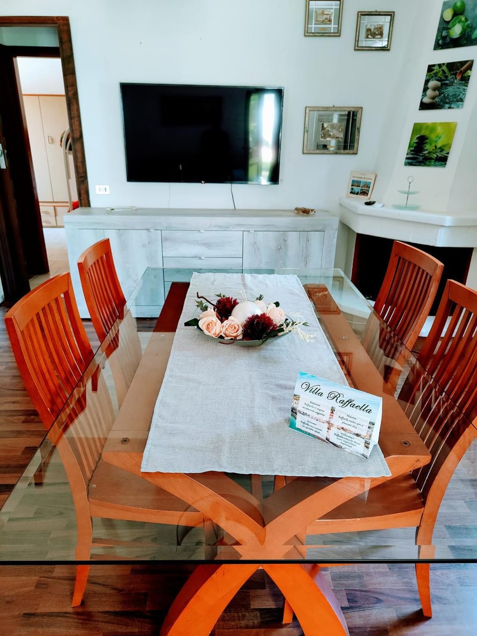 Communal lounge/ TV room, Living room, Dining area