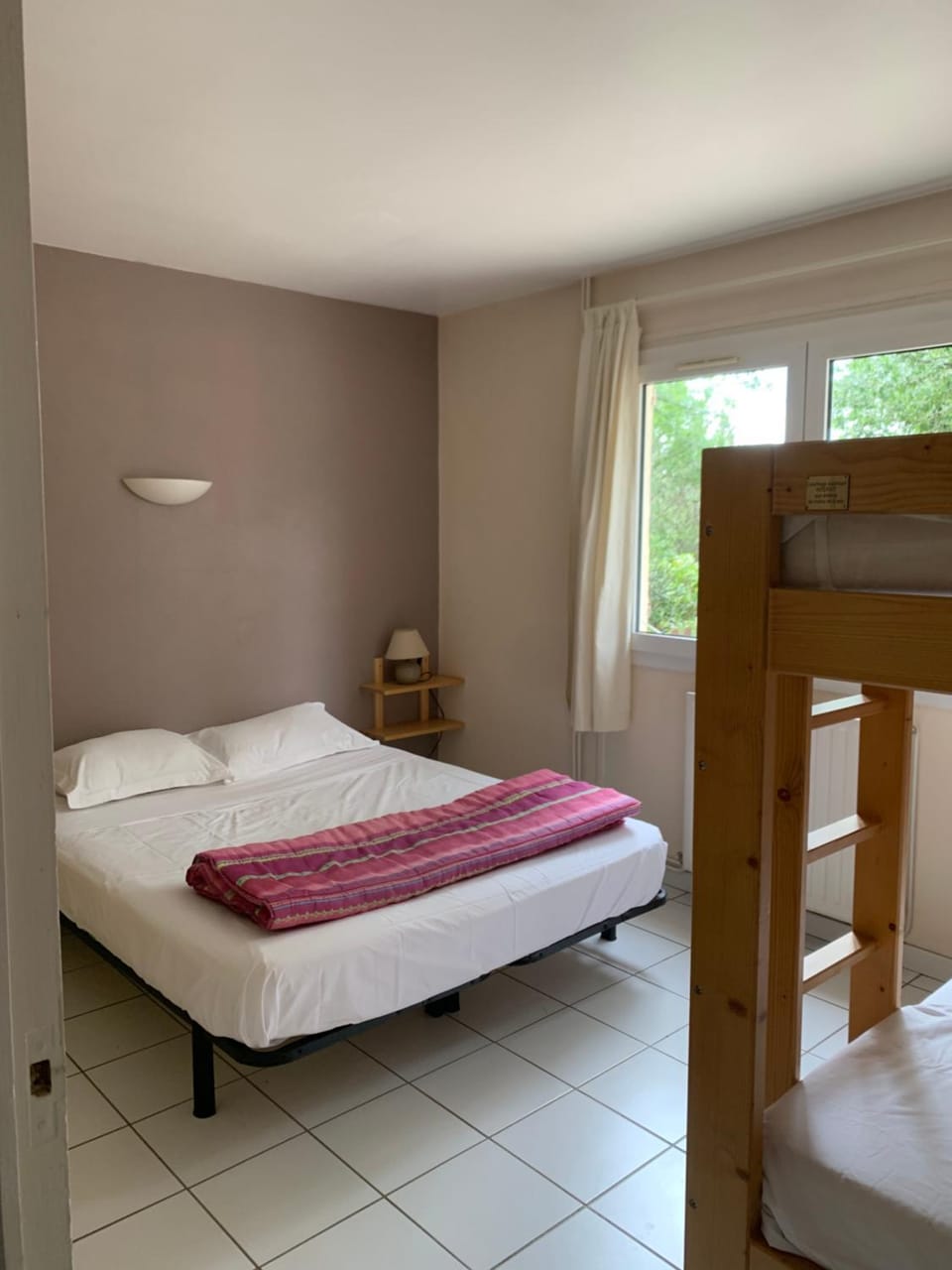 Gîte avec piscine privée au coeur d'une forêt de chênes proche de Vallon Pont d'Arc House in Provence-Alpes-Côte d'Azur