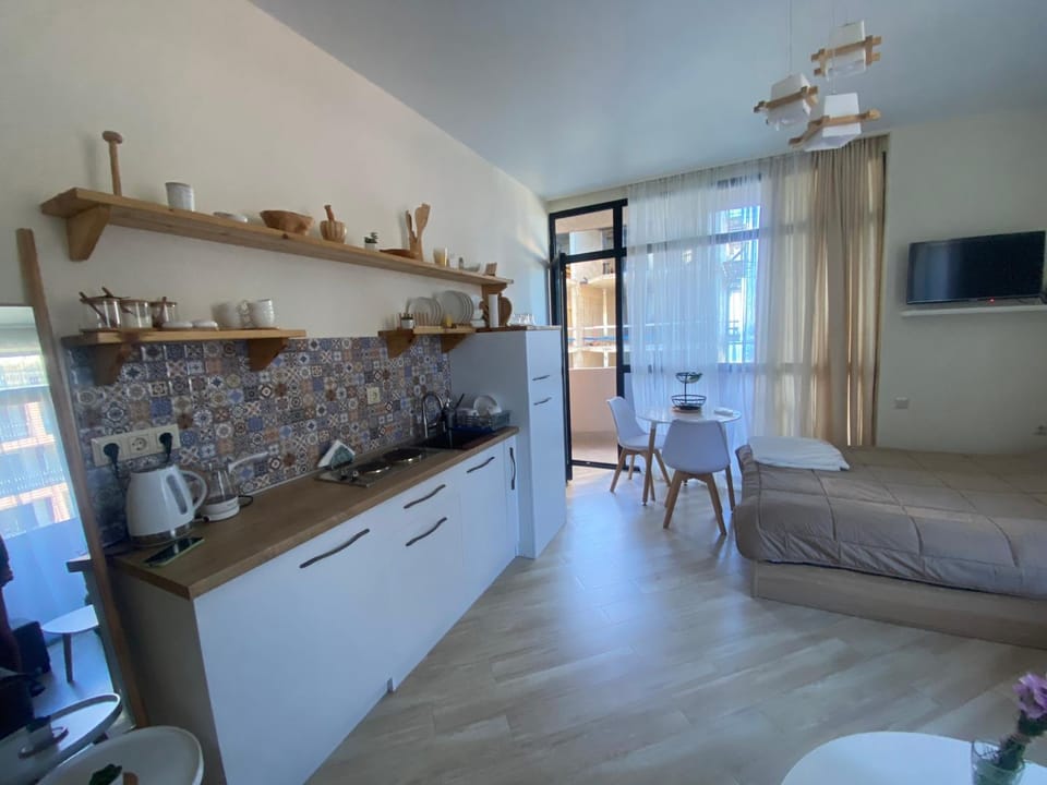 Kitchen or kitchenette, Seating area, Dining area