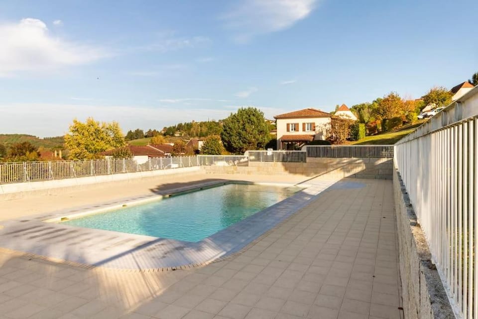 SARLAT, Apptmt T3 résidence CLIM PISCINE PARKING Apartment in Occitanie