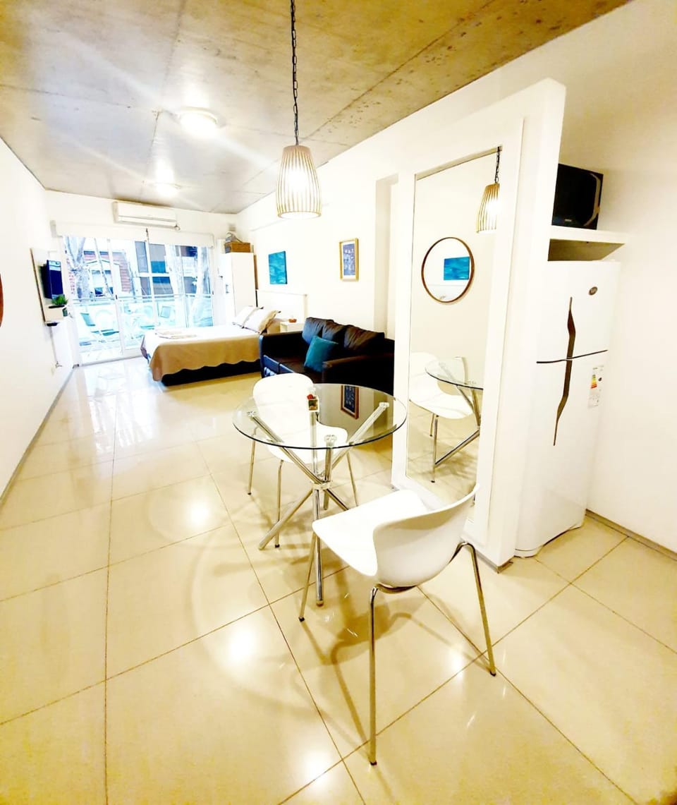 TV and multimedia, Kitchen or kitchenette, Living room, Seating area, Dining area