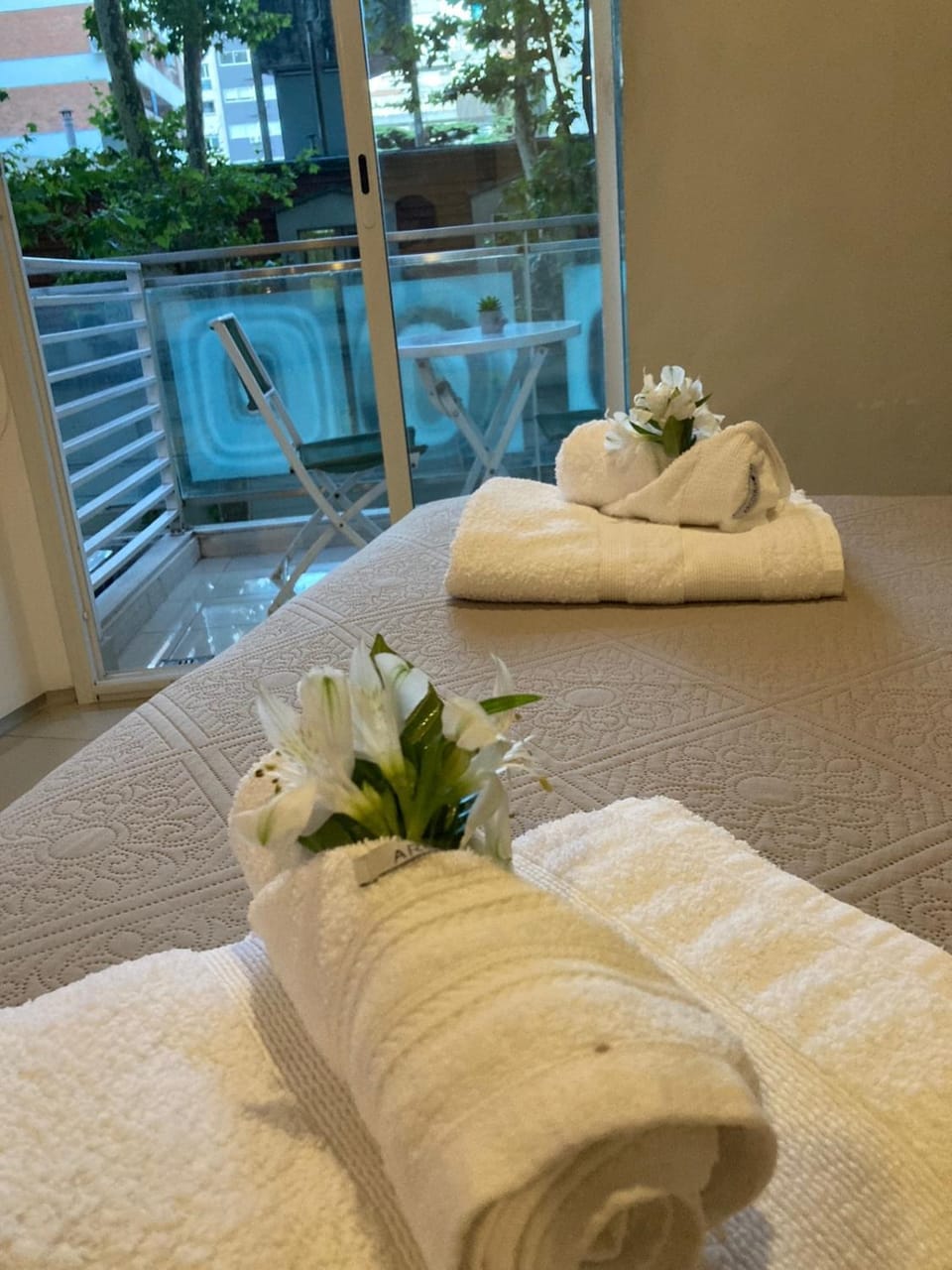 Bed, Photo of the whole room, Bedroom, towels