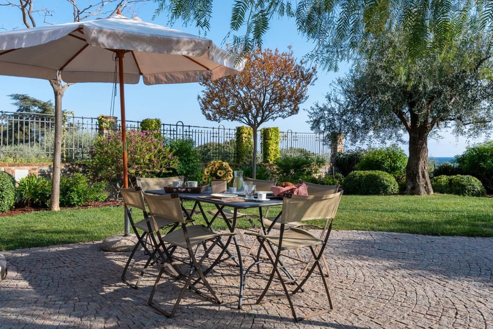 Garden, Breakfast
