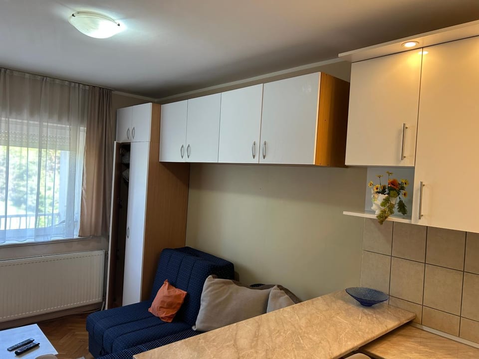 Bed, Photo of the whole room, wardrobe