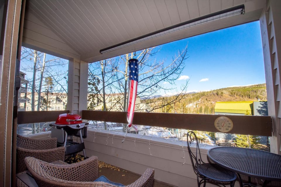 Patio, Day, View (from property/room), Balcony/Terrace, Seating area, Mountain view, furniture