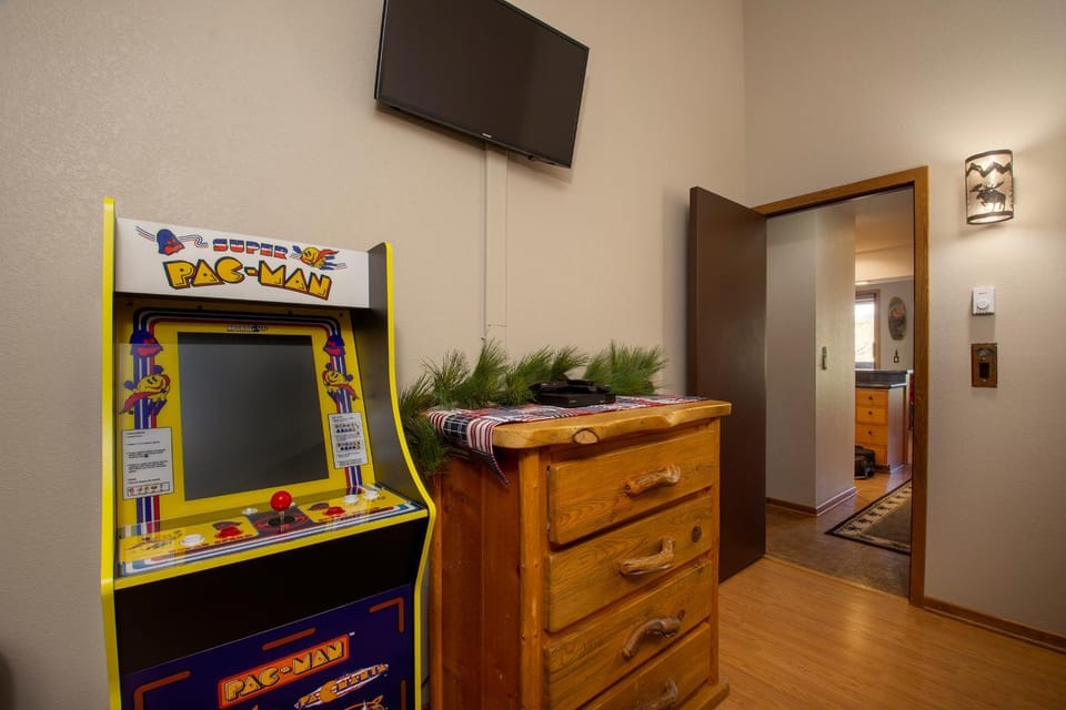 Game Room, TV and multimedia, Bedroom, furniture, wardrobe