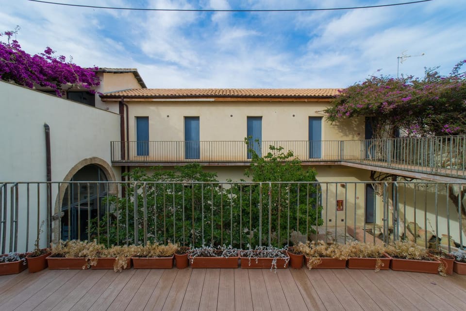 Property building, Garden, Balcony/Terrace