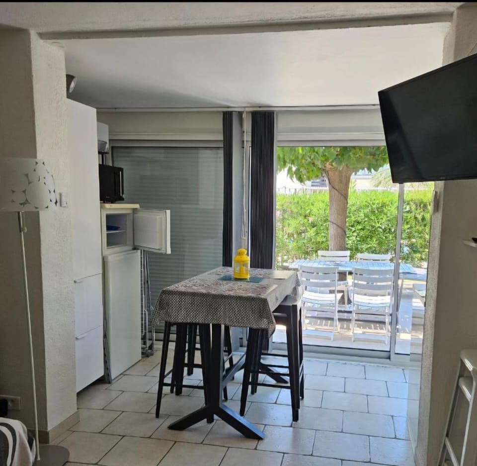 Cap d'Agde - Résidence Estivales - proche naturiste - Terrasse - Wifi - Parking - Piscine - Clim Apartment in Agde