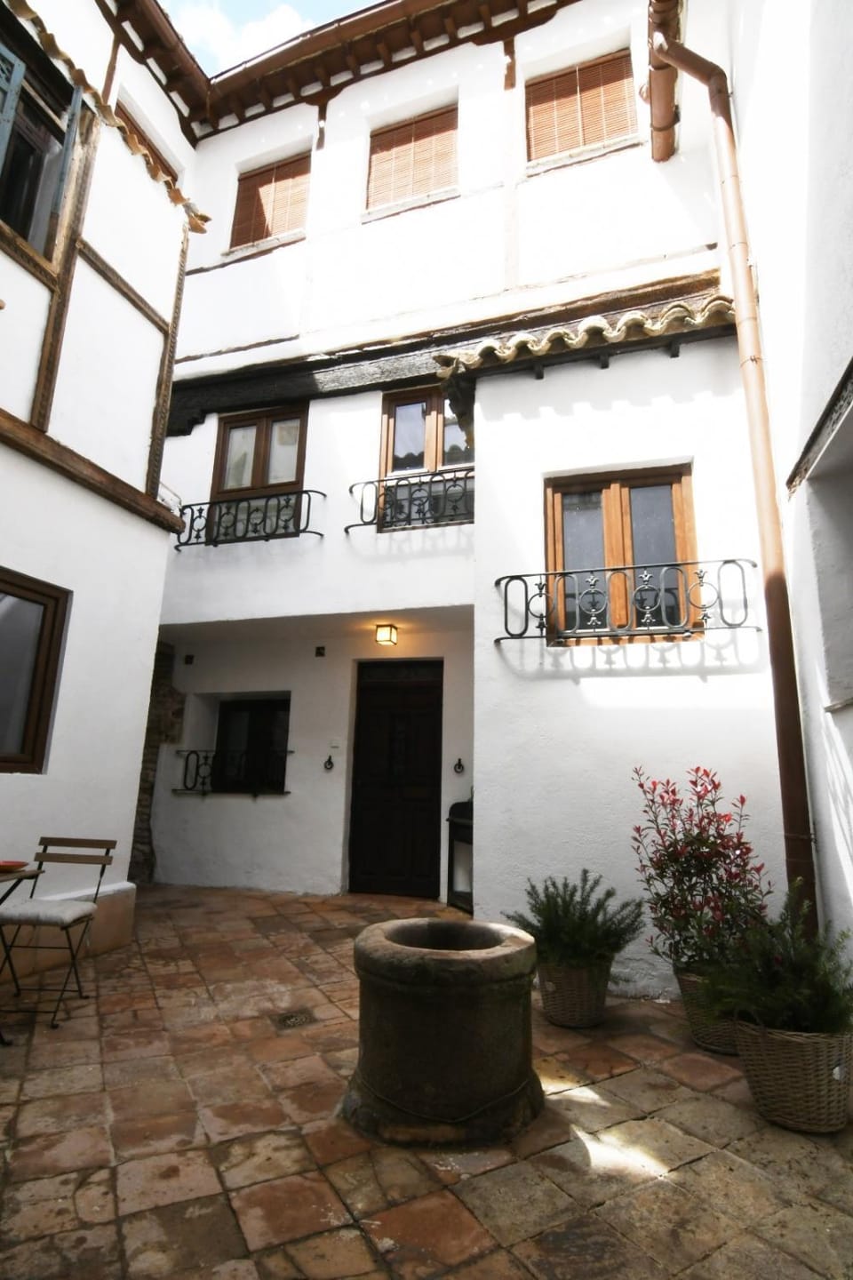 Property building, Patio, Facade/entrance