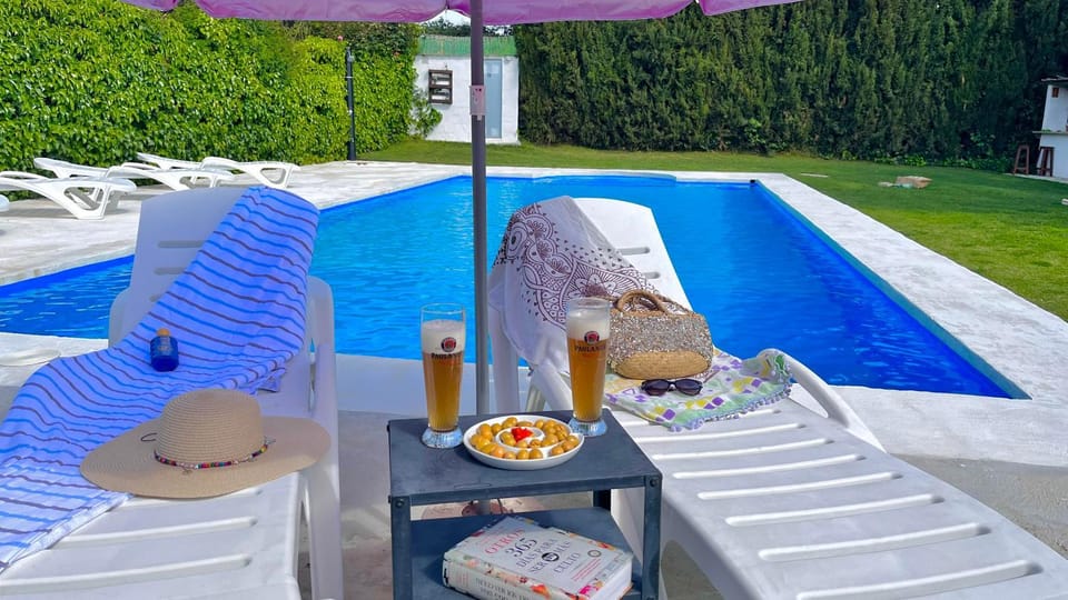 Garden, Food and drinks, Pool view, Swimming pool, Drinks, sunbed