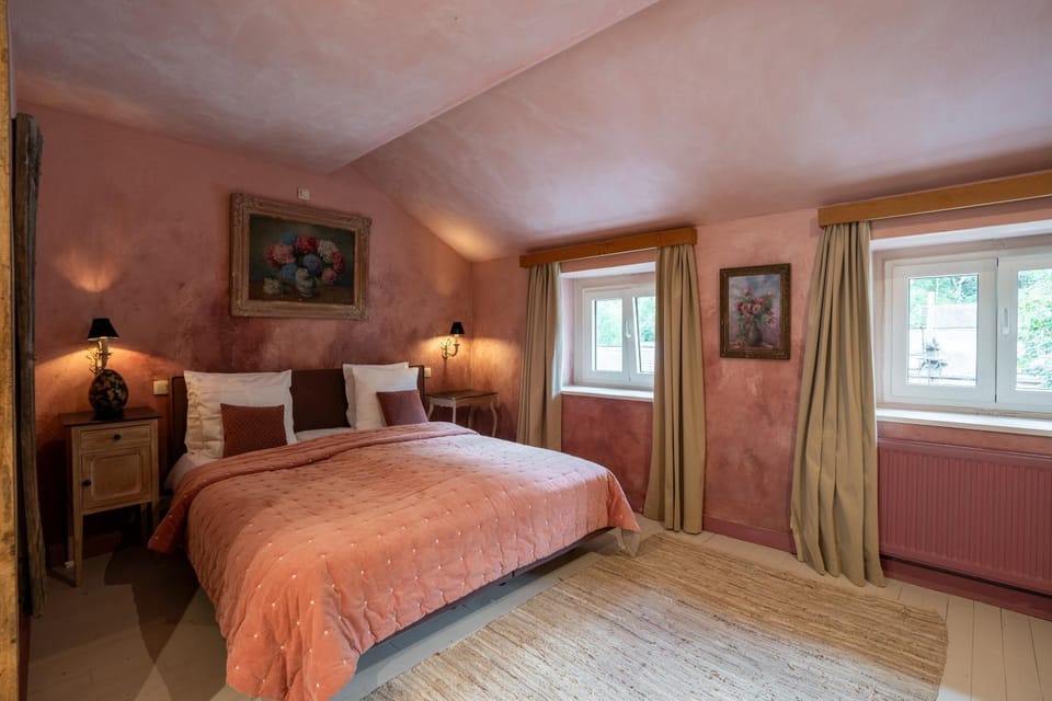 La Chambre Rose Bed and Breakfast in Wallonia, Belgium