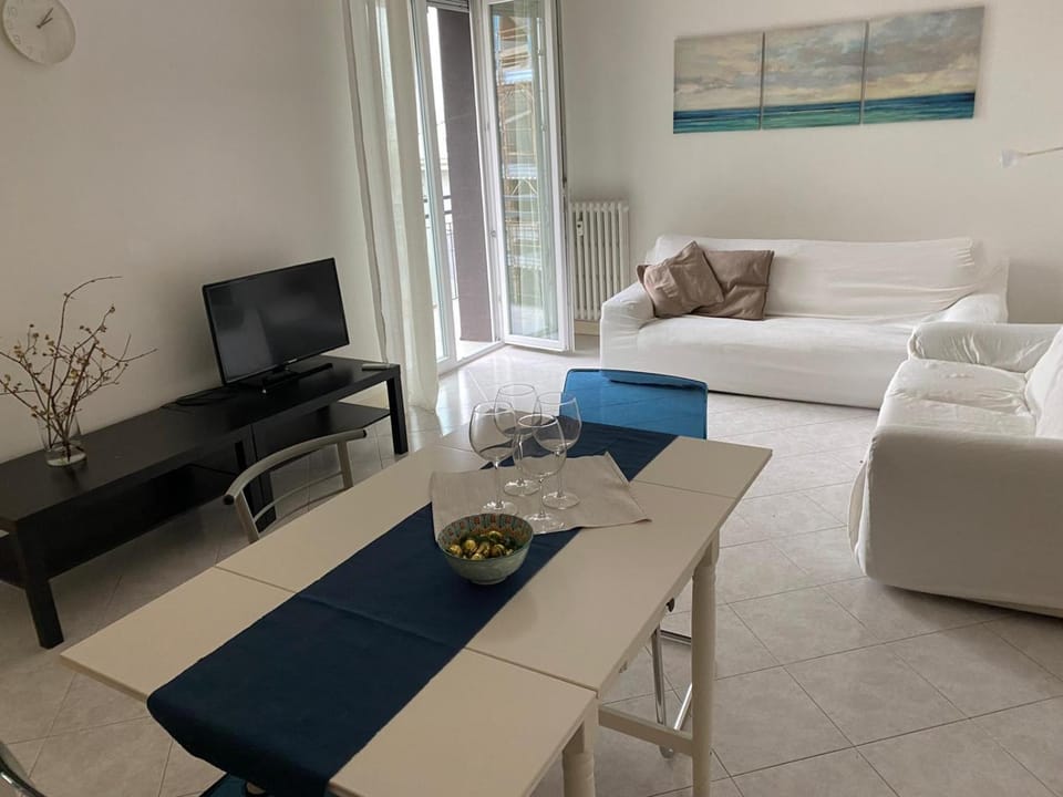 TV and multimedia, Living room, Dining area