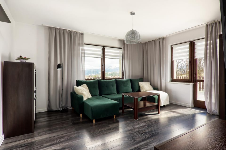 TV and multimedia, Balcony/Terrace, Living room, Seating area, Mountain view