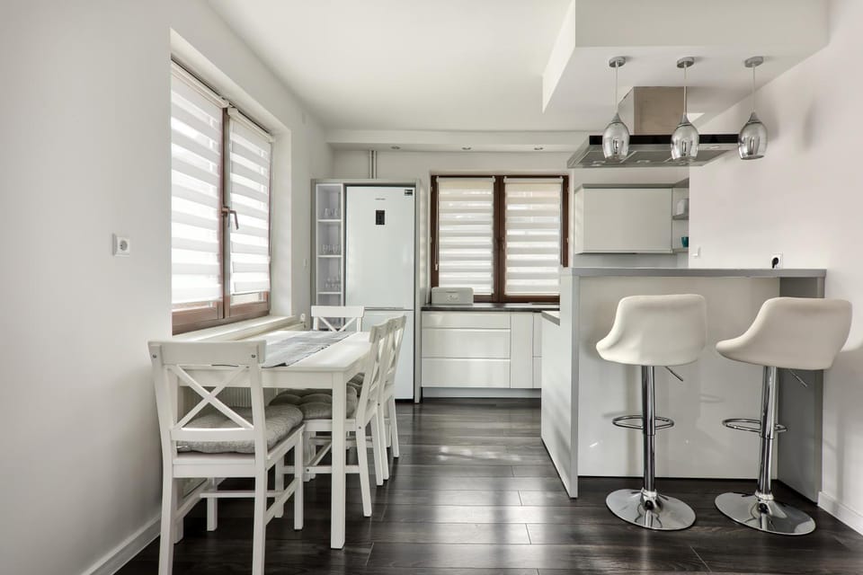 Dining area, minibar, stove, kitchen