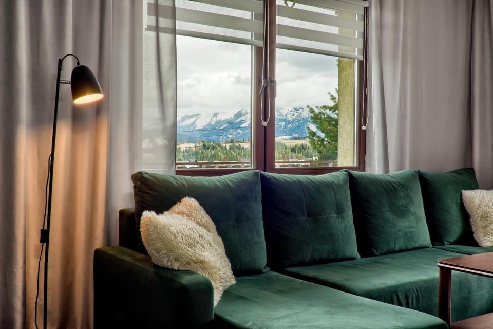 Living room, Seating area, Mountain view