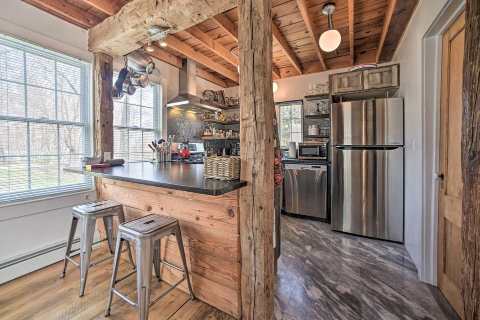 Charming Cottage w/ Yard - 2 Mi to Tinker St! House in West Hurley