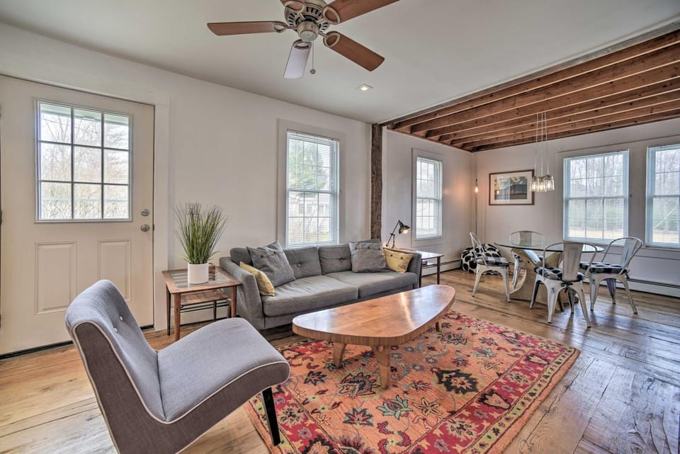 Charming Cottage w/ Yard - 2 Mi to Tinker St! House in West Hurley