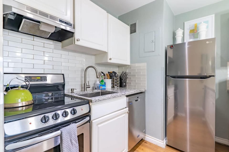 Eclectic Downtown & Cap Hill King bed & Kitchen House in Seattle