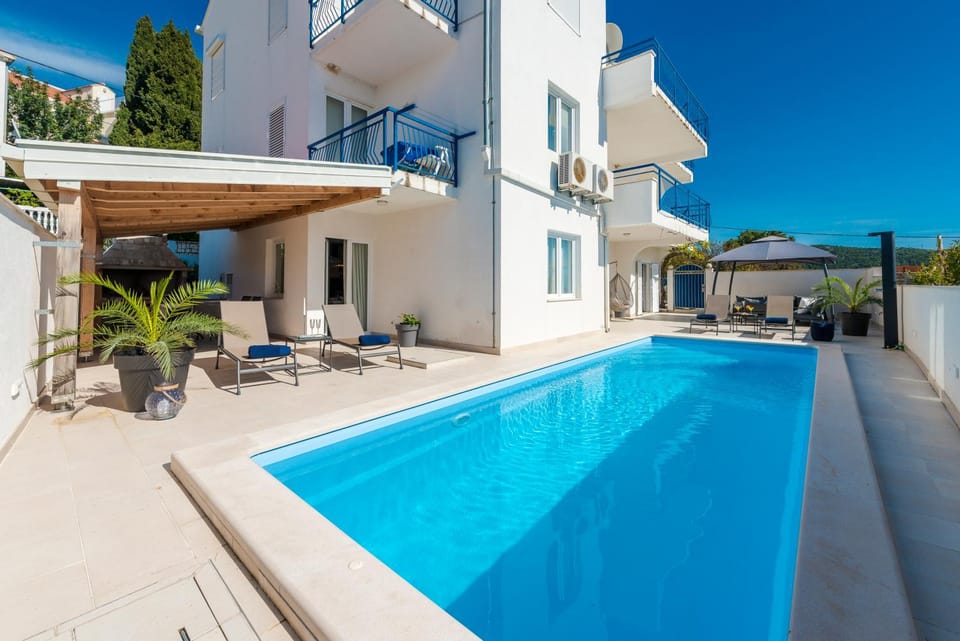 Deluxe Apartment Unique-With Private Heated Pool Apartment in Cavtat
