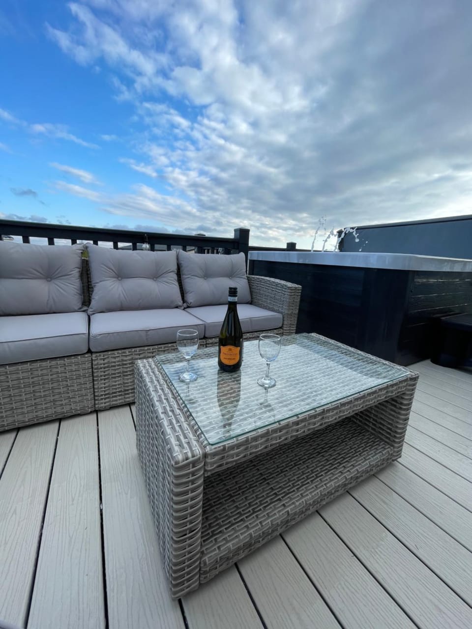 Eagles View - 2 bed hot tub lodge with free golf, NO BUGGY Apartment in England